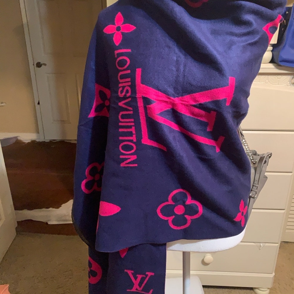 new “Louis Vuitton” Blue and Pink Scarf